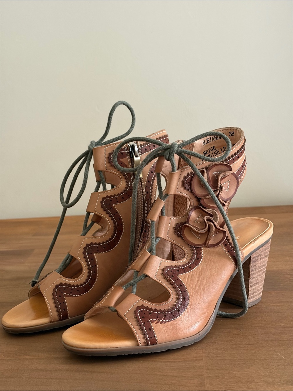 L'Artiste Spring Step Alejandra Leather Floral Lace-Up Sandal Heels EU 38 USA 8